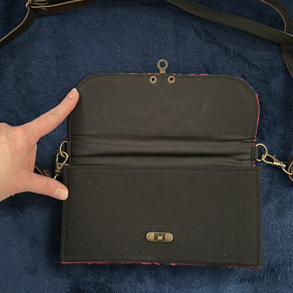 Embroidered Purse - Picture 2 of 4